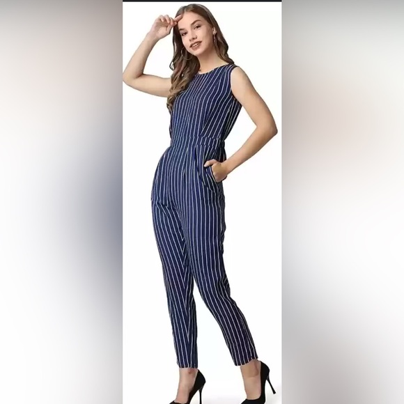 ✨Host pick ✨Chic Striped Sleeveless Jumpsuit NWOT - Picture 3 of 11